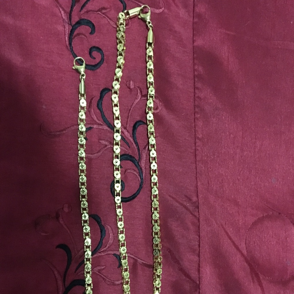 Jewelry Matching chain and bracelet.